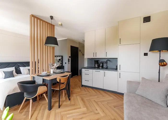 Lighthouse - Reymonta Przy Deptaku * Колобжег